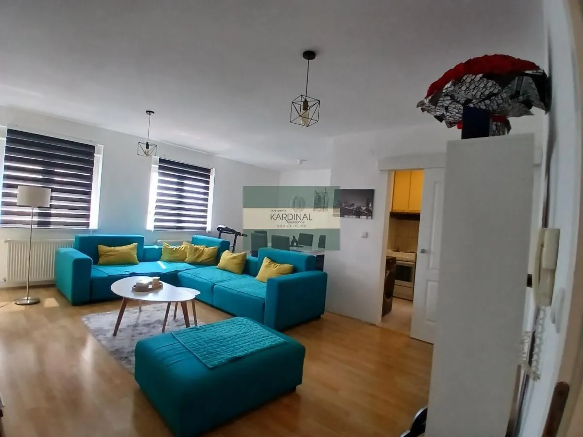 Prodaja, trosoban stan, 79m², Centar, Jagodina