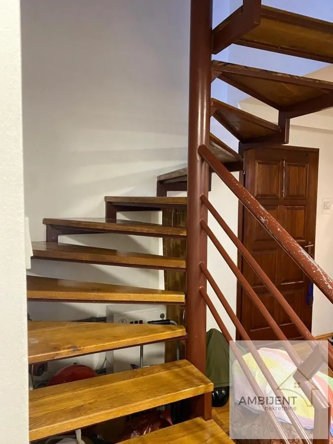 Prodaja, četvorosoban stan, 104m², Zemun Centar, Zemun Sve Podlokacije