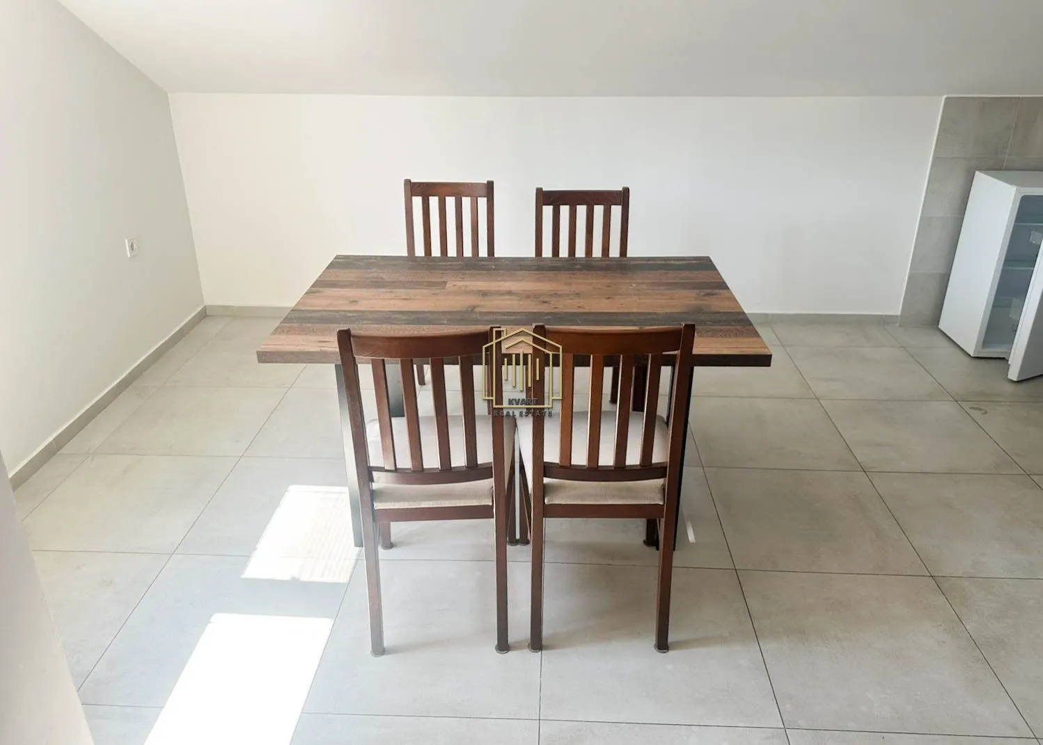 Izdavanje, dvosoban stan, 50m², Zlatica, Podgorica
