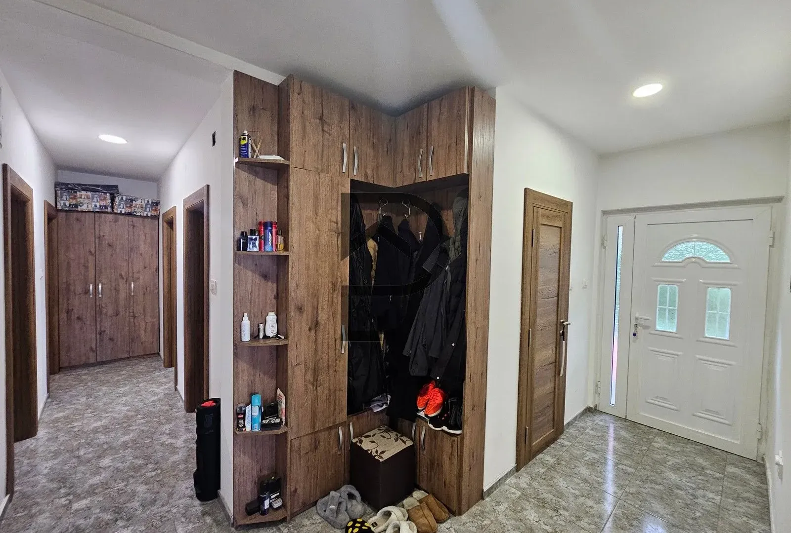 Prodaja, kuća, 226m², Blok 6, Podgorica