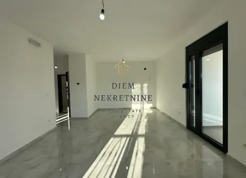 Rent, one bedroom apartment, 47m², Čeluga, Bar - image 11