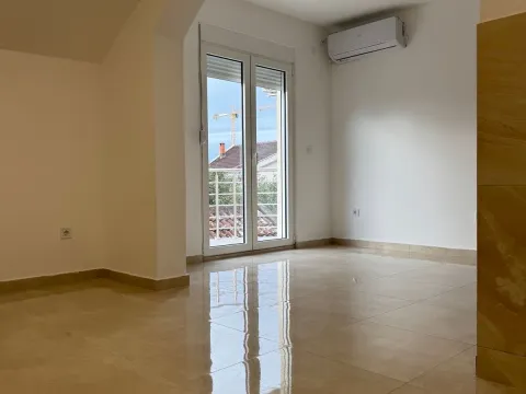 Rent, house, 500m², Stari Aerodrom, Podgorica - image 3