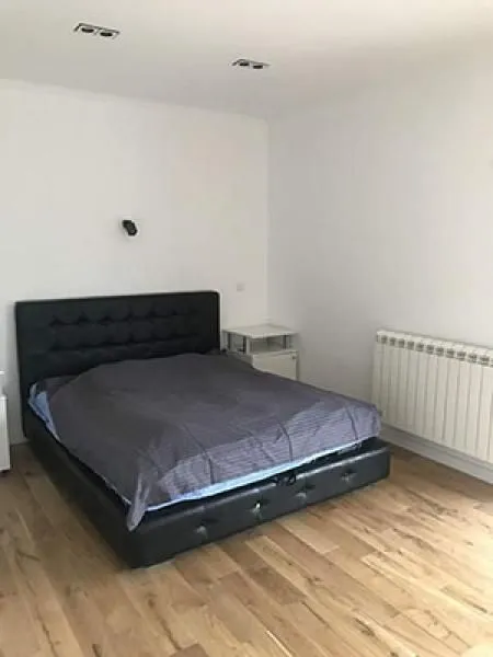 Izdavanje, stan, 300m², Lisičji Potok, Beograd