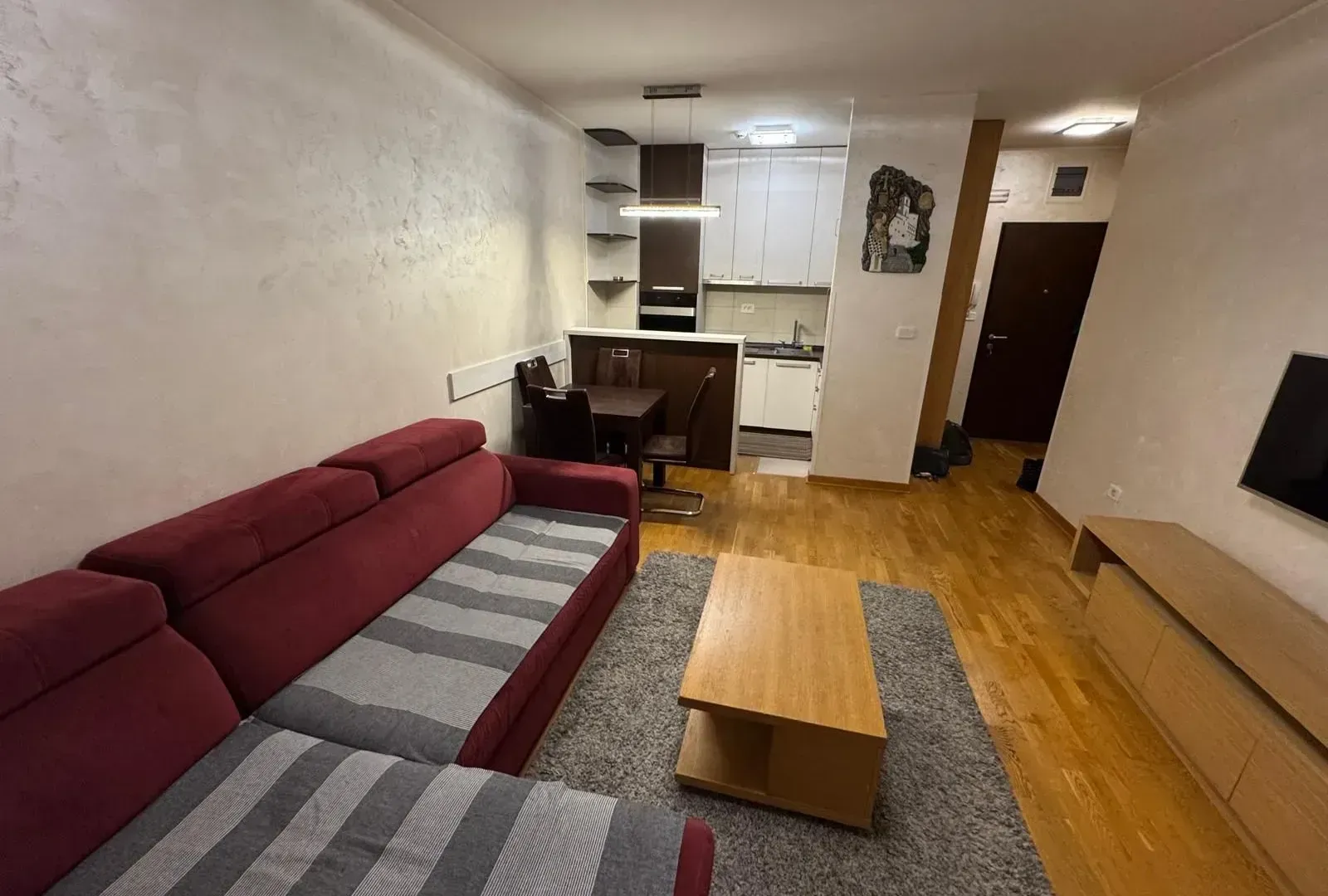 Izdavanje, jednosoban stan, 43m², City Kvart, Podgorica