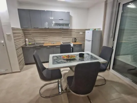 Izdavanje, jednosoban stan, 50m², Kavač, Kotor - image 3