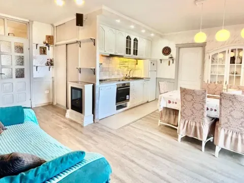 Izdavanje, trosoban stan, 85m², Babin Do, Budva - image 9