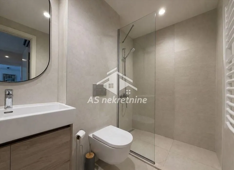 Izdavanje, trosoban stan, 87m², Savski Venac, Beograd