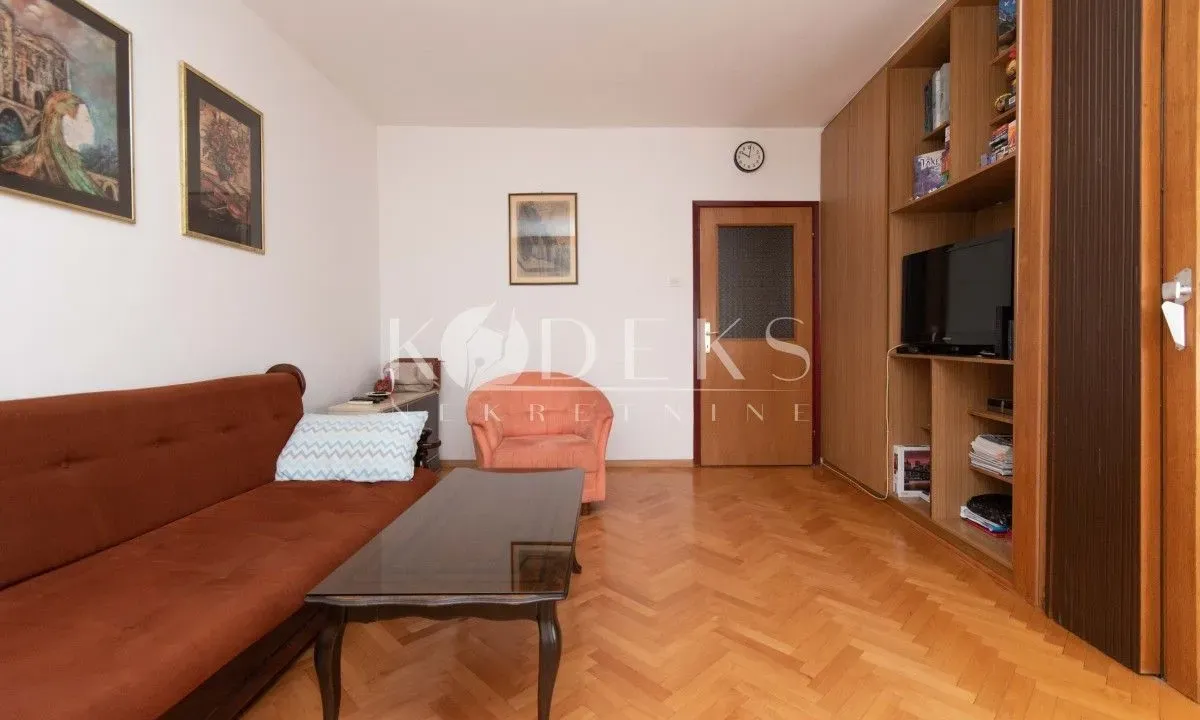 Izdavanje, dvosoban stan, 80m², Zabjelo, Podgorica