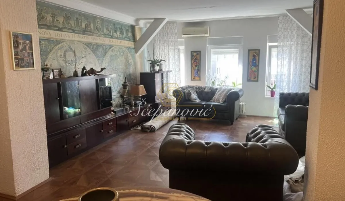 Prodaja, četvorosoban stan, 115m², Centar, Novi Sad