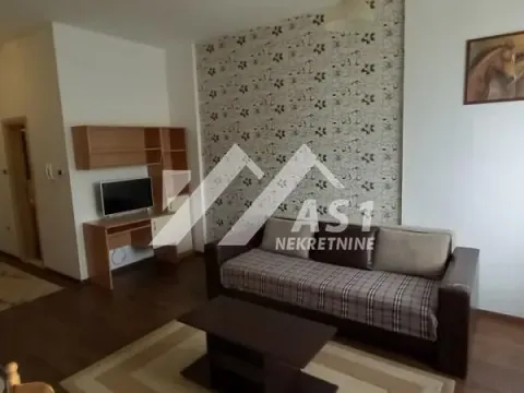 Izdavanje, jednosoban stan, 28m², Bulevar Evrope, Novi Sad Sve Podlokacije - image 1
