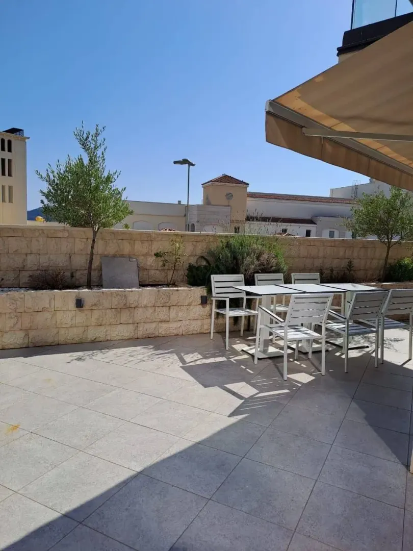 Rent, two bedroom apartment, 70m², Bečići, Budva