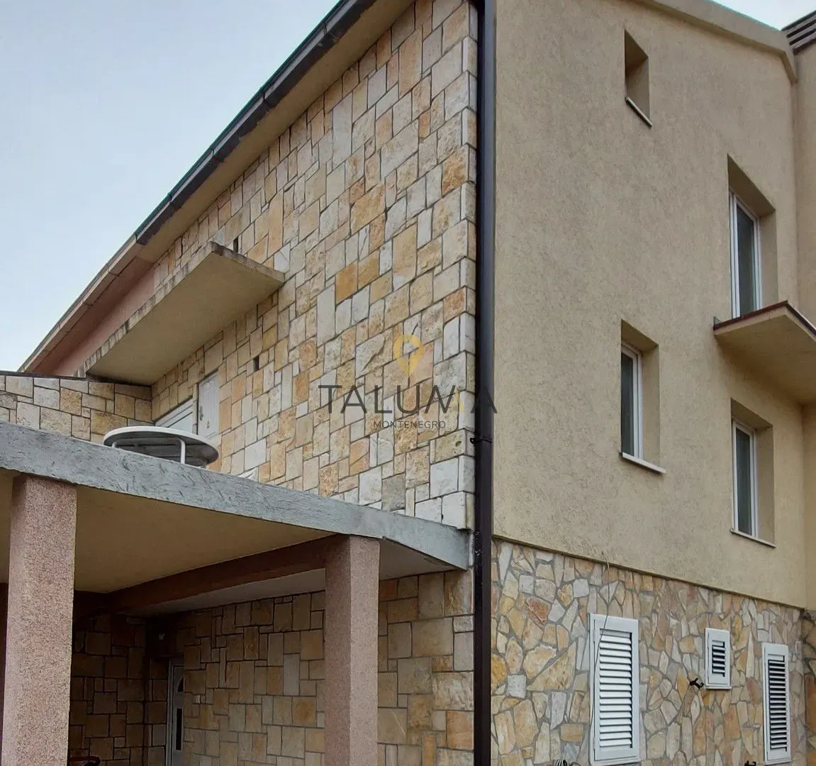 Prodaja, kuća, 180m², Zlatica, Podgorica