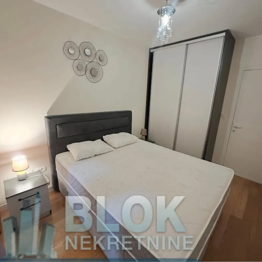 Izdavanje, jednosoban stan, 50m², Central Point, Podgorica