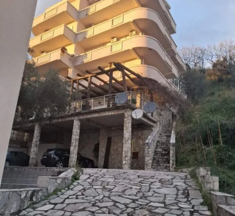Sale, one bedroom apartment, 56m², Petrovac, Budva