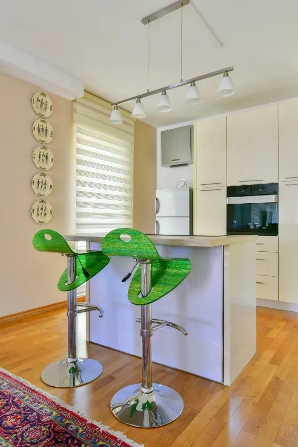 Prodaja, dvosoban stan, 70m², Sveti Stefan, Budva