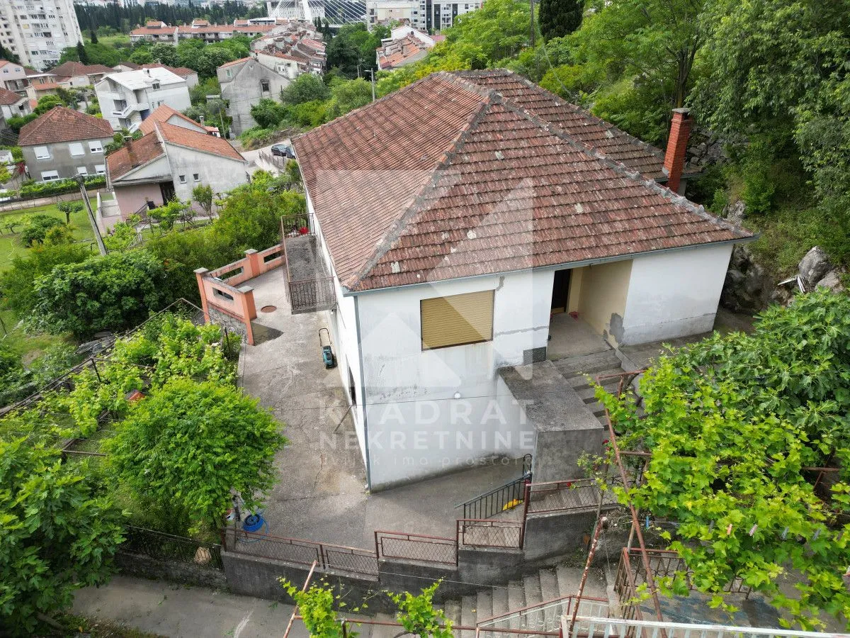 Sale, house, 300m², Malo Brdo, Podgorica