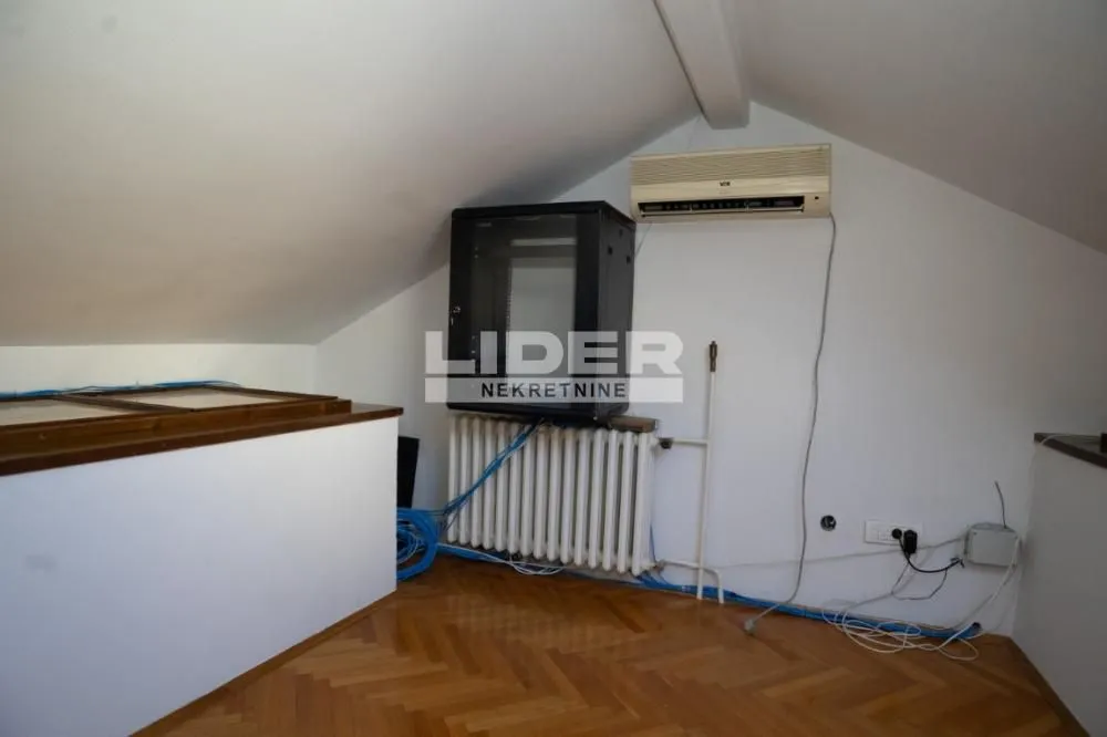 Izdavanje, kuća, 550m², Autokomanda, Voždovac Sve Podlokacije