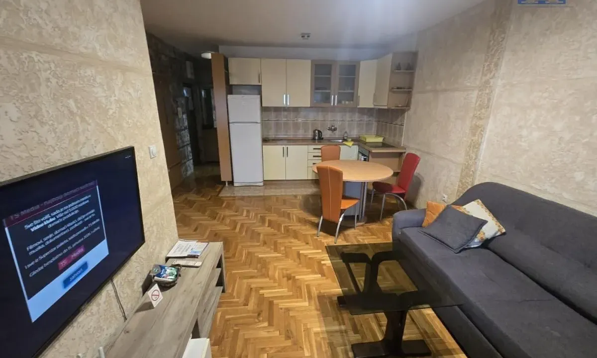 Izdavanje, jednosoban stan, 44m², Centar, Novi Sad