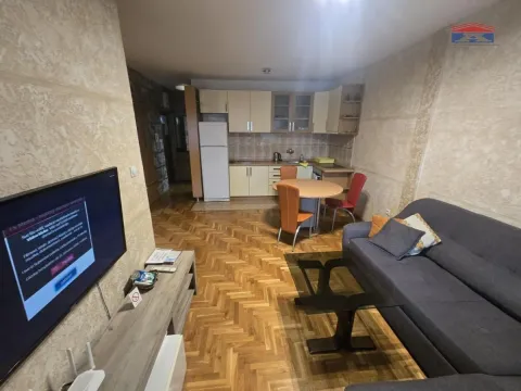 Izdavanje, jednosoban stan, 44m², Centar, Novi Sad