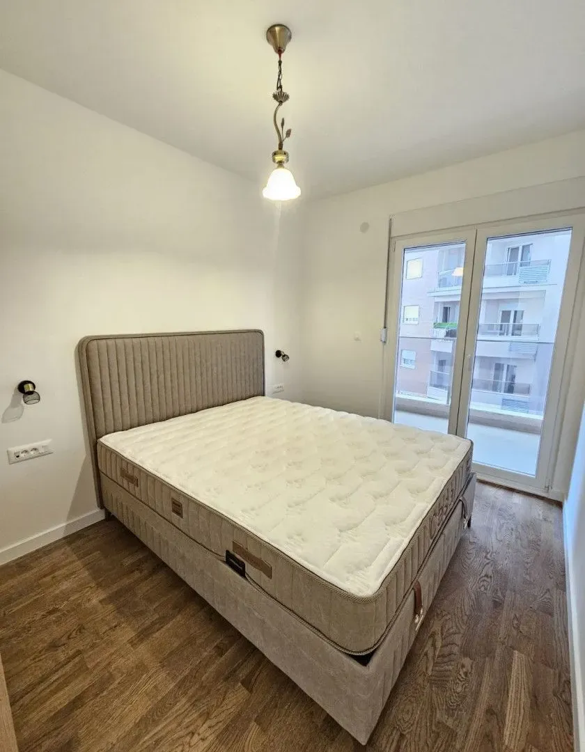 Izdavanje, jednosoban stan, 47m², Stari Aerodrom, Podgorica