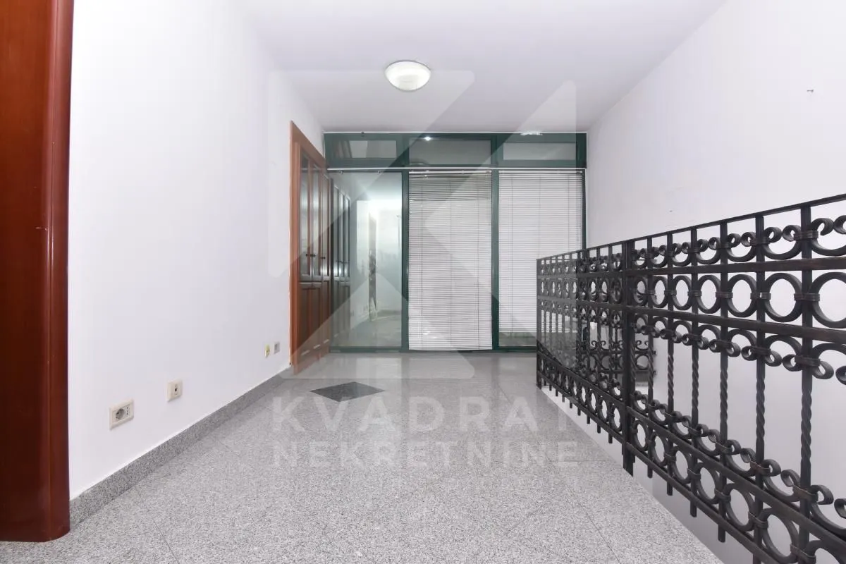 Rent, office space, 53m², Pobrežje, Podgorica