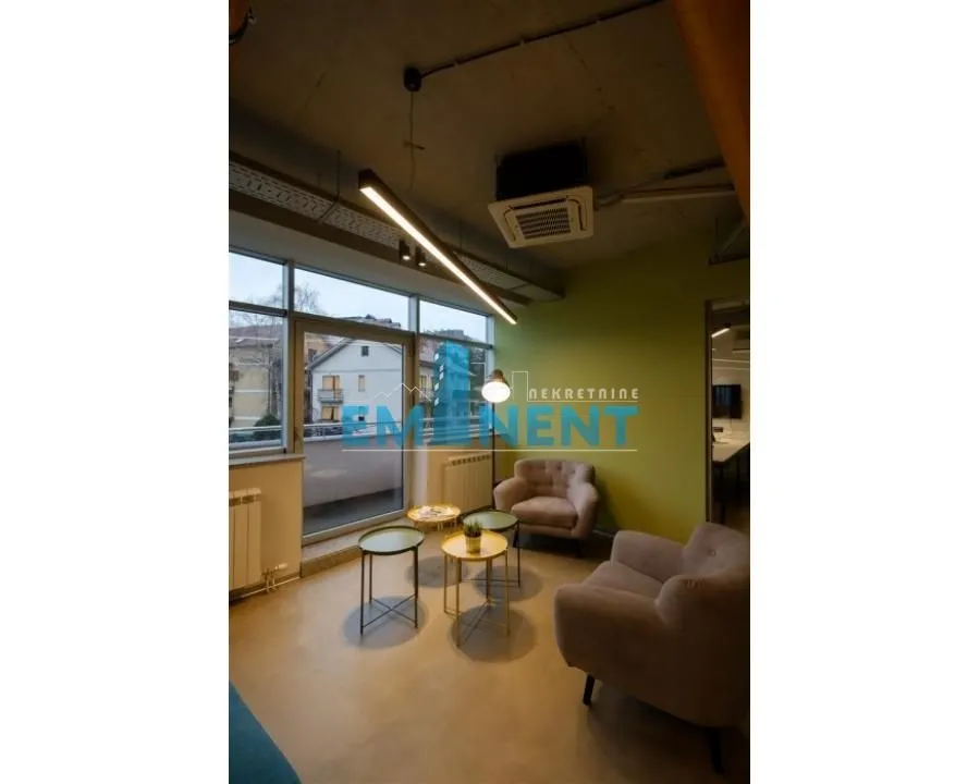 Living room with seating furniture, small tables, and access to the terrace.