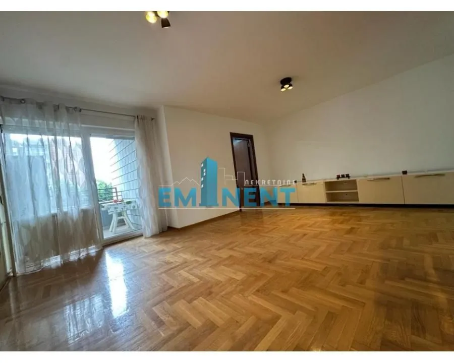 Izdavanje, trosoban stan, 80m², Autokomanda, Voždovac Sve Podlokacije