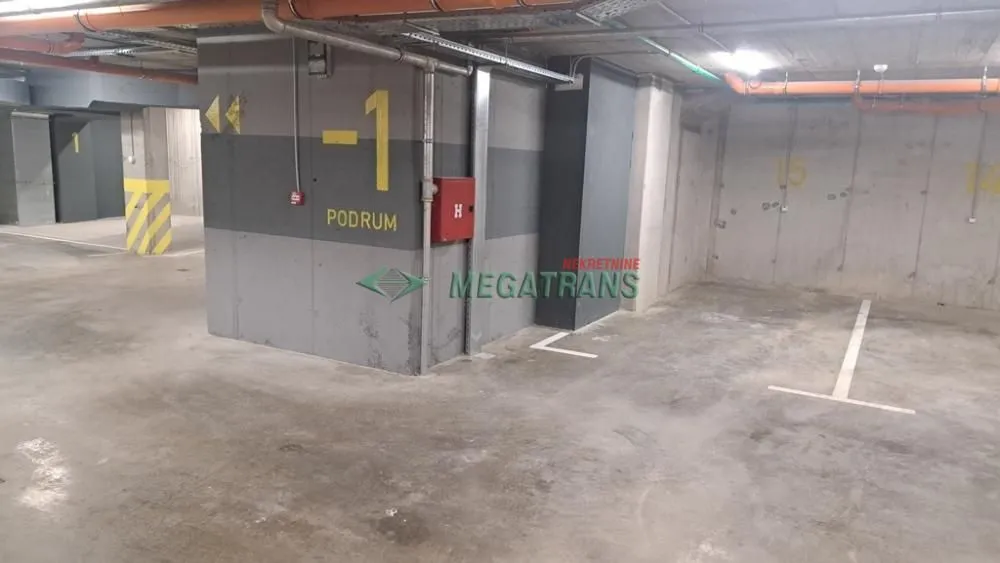 Izdavanje, četvorosoban stan, 112m², Centar, Novi Sad