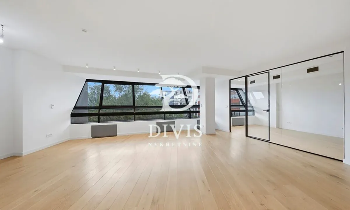 Izdavanje, trosoban stan, 120m², Andrićev Venac, Beograd