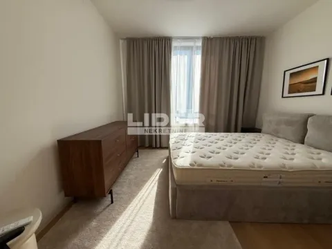 Izdavanje, trosoban stan, 86m², Savski Venac, Beograd - image 11