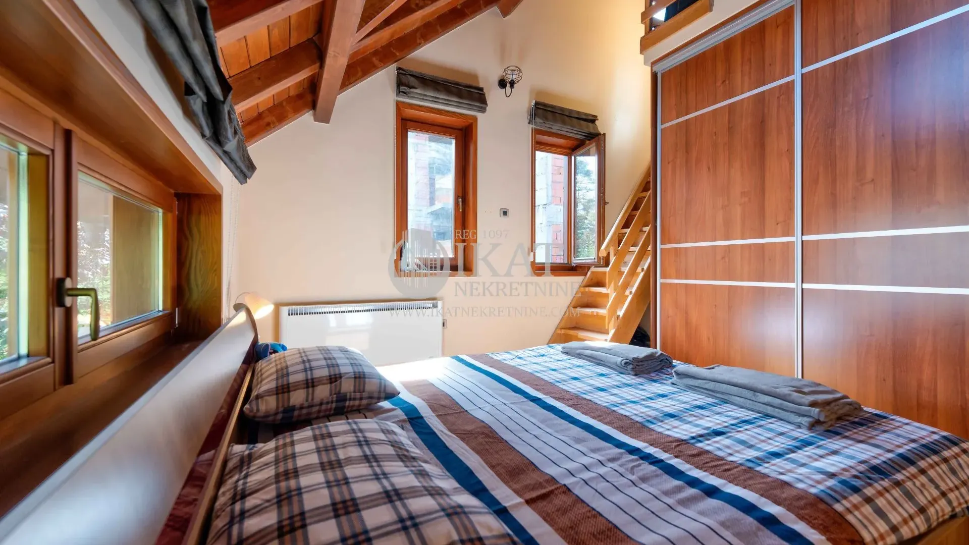 Prodaja, četvorosoban stan, 90m², 25. Maj, Zlatibor