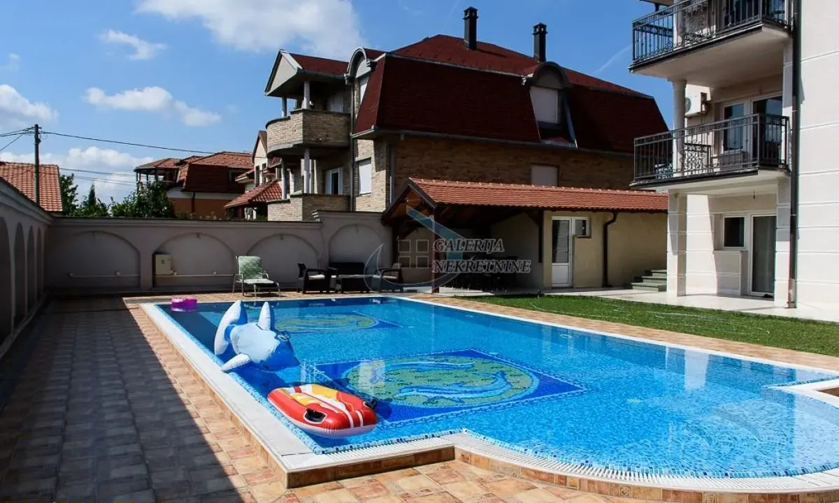 Prodaja, četvorosoban stan, 115m², Farmaceutski Fakultet, Voždovac Sve Podlokacije