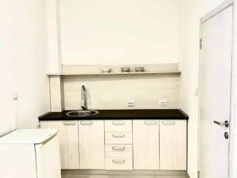 Izdavanje, poslovni prostor, 200m², Centar, Podgorica - image 6