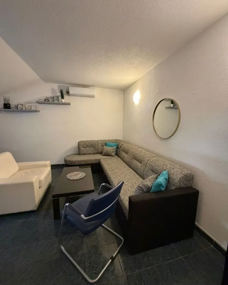 Izdavanje, jednosoban stan, 35m², Seljanovo, Tivat