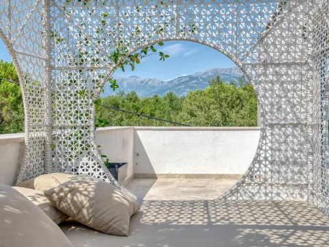 Izdavanje, kuća, 250m², Zagora, Kotor - image 24