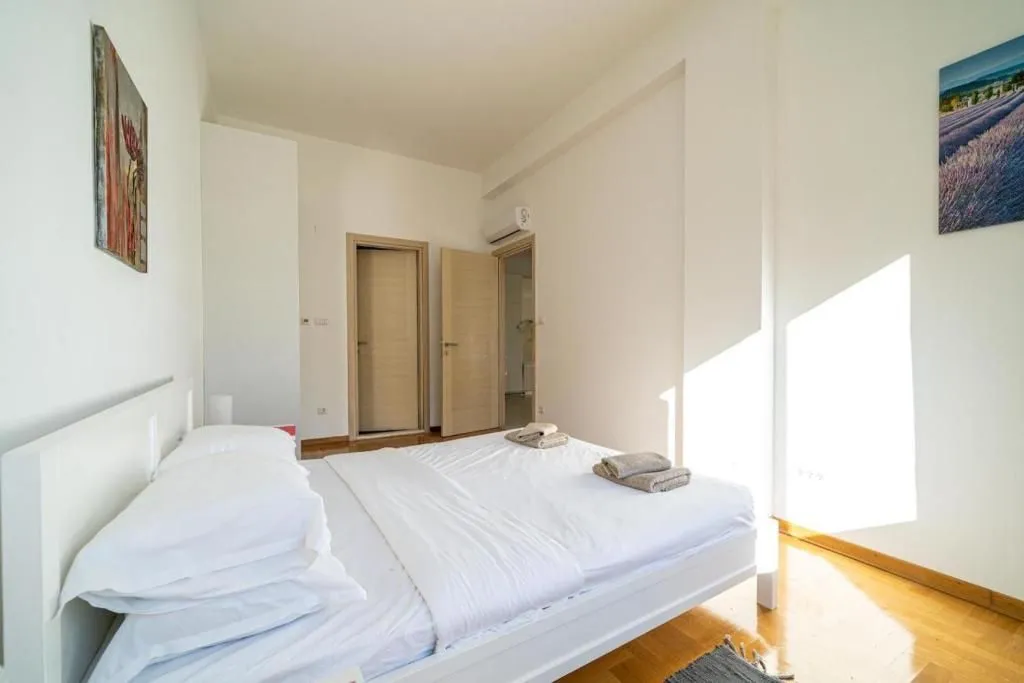 Prodaja, dvosoban stan, 84m², Morinj, Kotor