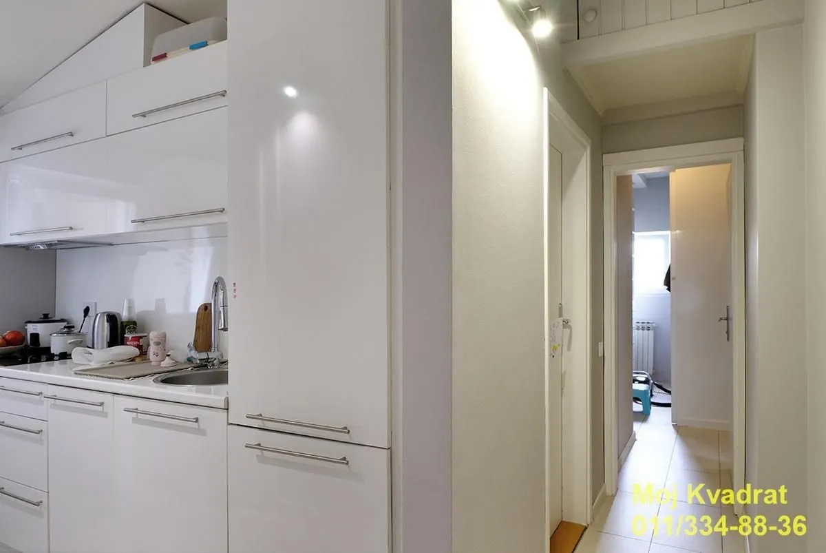 Sale, three bedroom apartment, 99m², Kalenić Pijaca, Vračar Sve Podlokacije