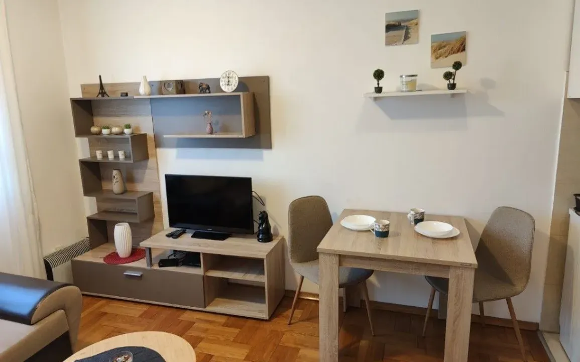Izdavanje, jednosoban stan, 34m², Stari Aerodrom, Podgorica