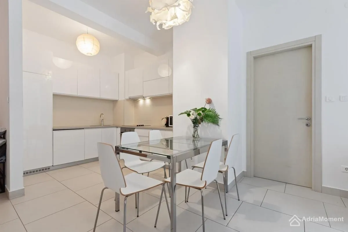 Prodaja, trosoban stan, 97m², Morinj, Kotor