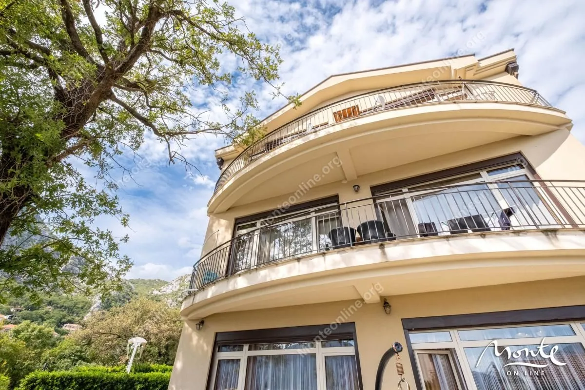 Prodaja, dvosoban stan, 79m², Orahovac, Kotor
