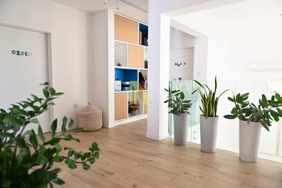 Prodaja, kuća, 334m², Petrovaradin, Novi Sad