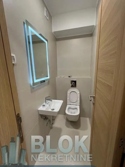 Izdavanje, jednosoban stan, 75m², New City, Podgorica