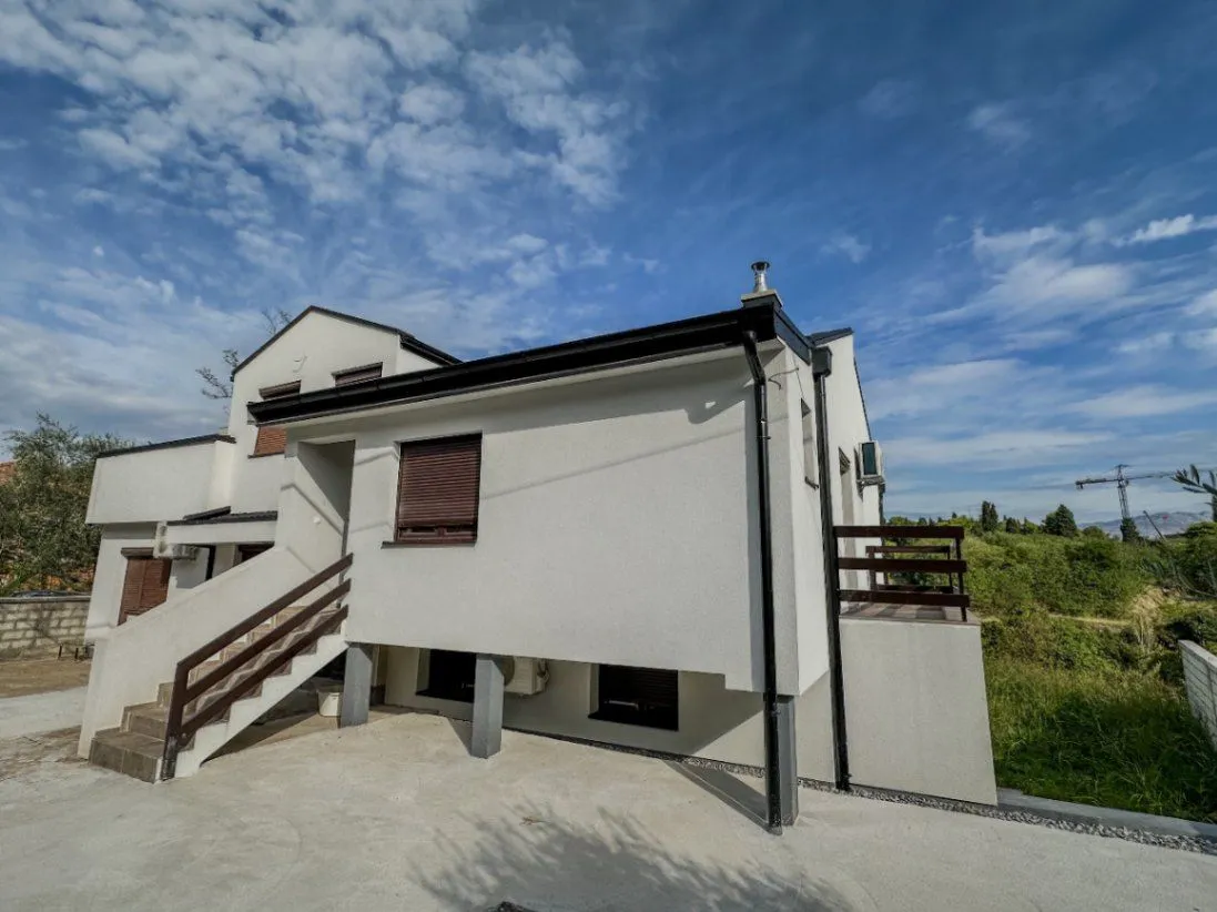 Prodaja, kuća, 343m², Obala Morače, Podgorica