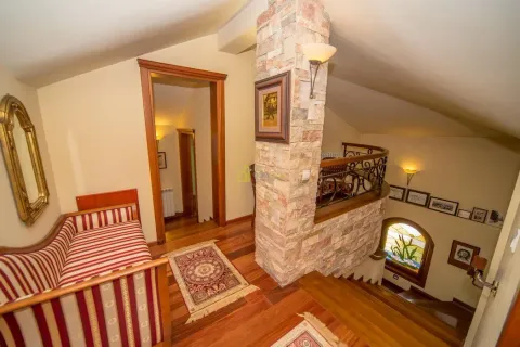 Rent, house, 168m², Cetinje, Crna Gora - image 29