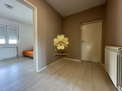 Izdavanje, kuća, 200m², Tološi, Podgorica - image 12