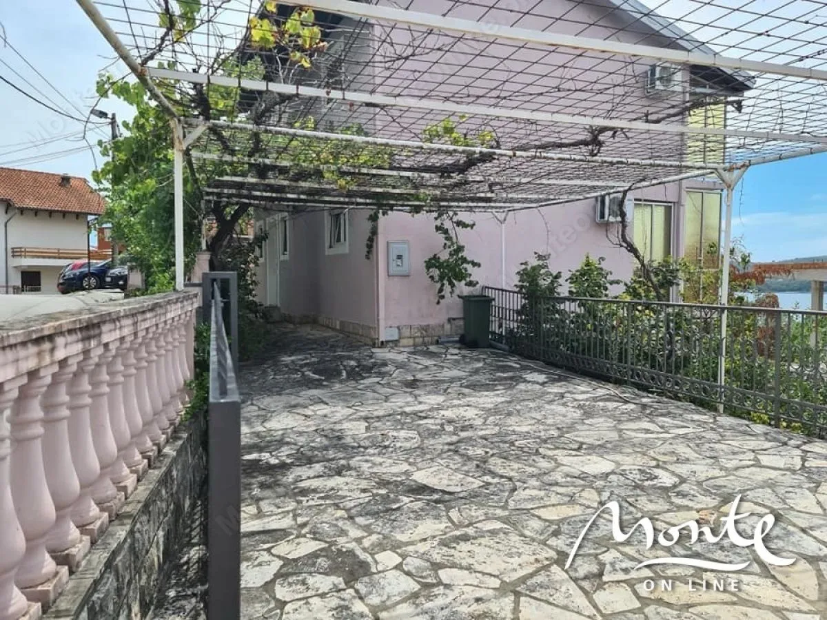Prodaja, kuća, 180m², Tivat, Crna Gora