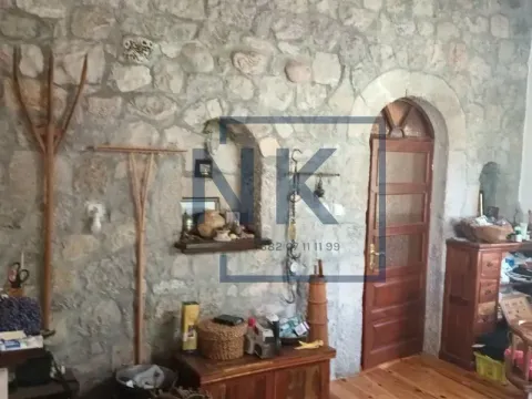 Prodaja, kuća, 250m², Kuči, Podgorica - image 14