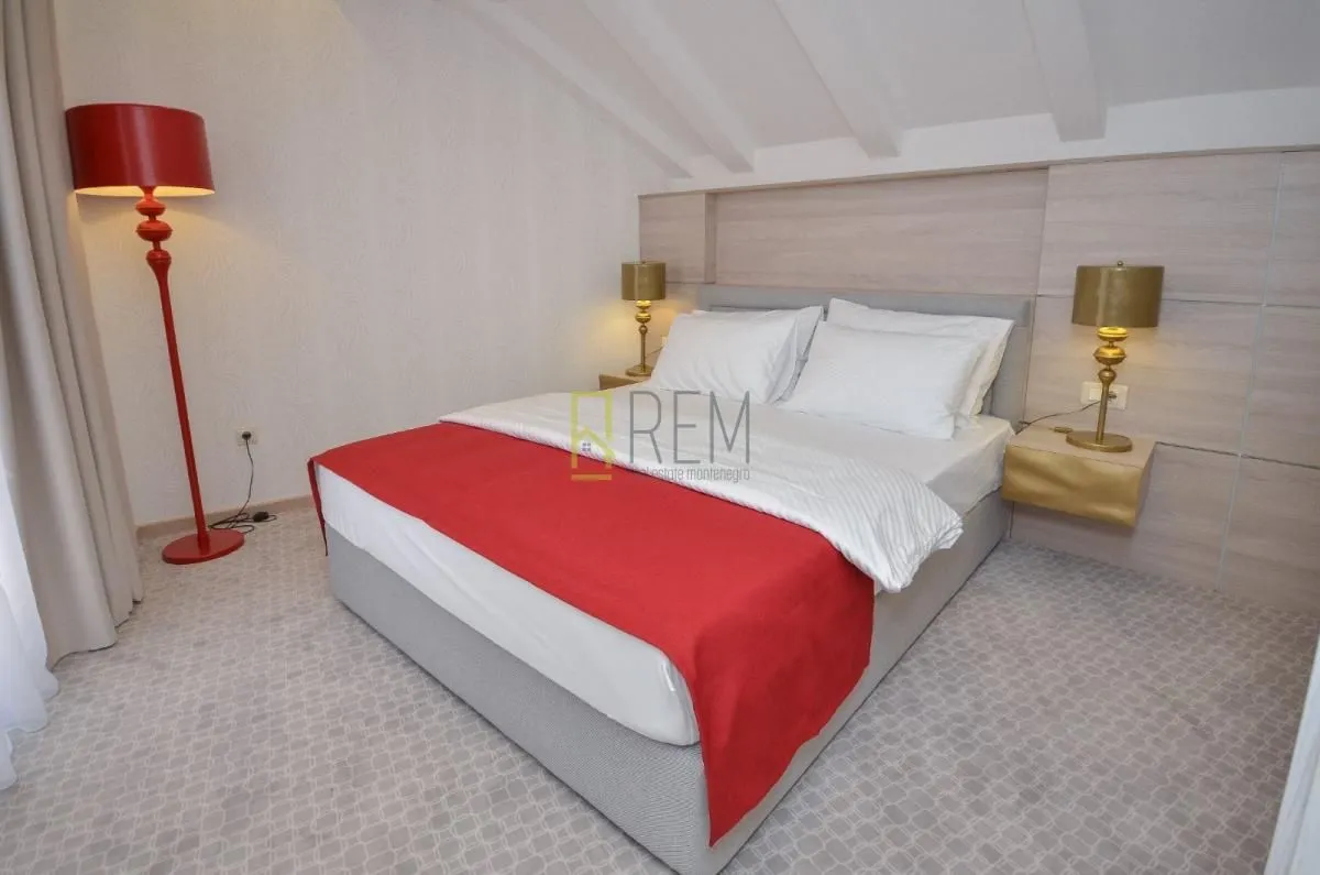Rent, hospitality venue, 1030m², Centar, Budva