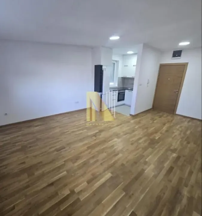 Izdavanje, poslovni prostor, 42m², Telep, Novi Sad Sve Podlokacije