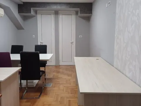 Izdavanje, poslovni prostor, 28m², Centar, Podgorica